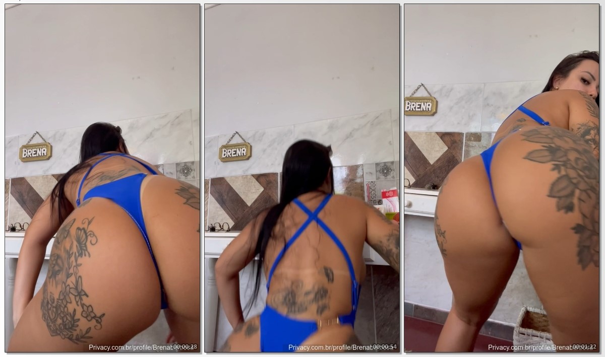 Brena Barbosa mexendo o bundão com a calcinha enfiada no bumbum