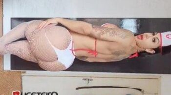 O bumbum avantajado da DJ Vanessa Ataídes arrasando como uma enfermeira sensual.