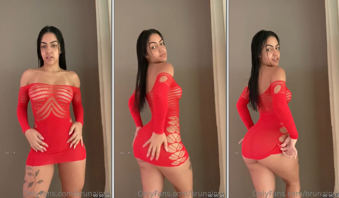 Bruna Iork arrasando com um vestidinho justo e sem calcinha, um arraso!