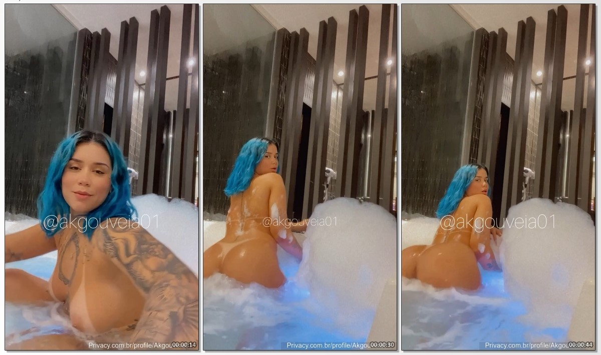 Julia Gouveia mostrando tudo nas redes sociais, mexendo o bumbum na jacuzzi do hotel