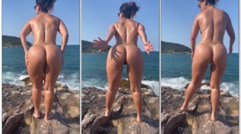 Kah Kampa exibindo seu corpo sem roupa na praia, mostrando todas as bucetinha