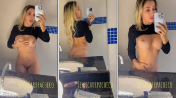 Jessica Pacheco, famosa do OnlyFans, arrasando ao exibir as teta e a bucetinha no espelho do banheiro