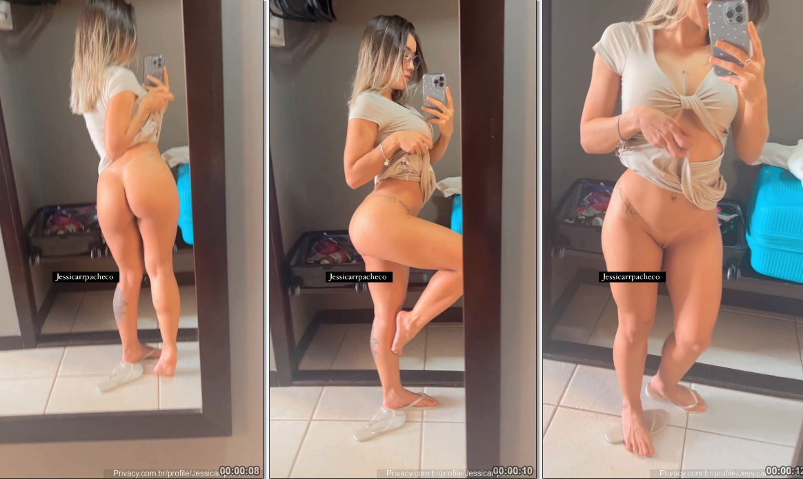 Jessica Pacheco, a famosa loira do OnlyFans, mostrando seu corpo em frente ao espelho