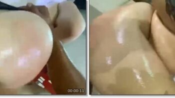 Um bumbum cheio de brilho da garota cacheada maravilhosa que manda muito bem no sexo