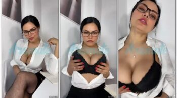 Sofia Silva, a famosa morena do onlyfans, mostrando seu corpo incrível com uma fantasia de secretária sexy