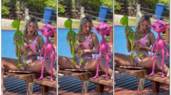 Tuani Basotti mostrando seu lado na piscina com um boneco do ET