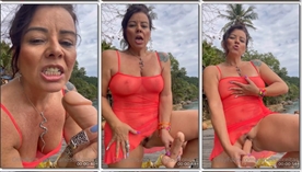 Vanessa Freitas, uma famosa do OnlyFans, compartilhando momentos picantes com um vibrador