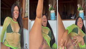 Vanessa Freitas, uma celebridade do OnlyFans, fazendo uma sessão de prazer intensa na varanda de sua residência