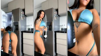 Yasmaia mostrando o bumbum avantajado com uma calcinha apertadinha na cozinha