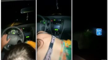 Mulher comprometida fazendo um boquete para motorista de Uber enquanto ele está dirigindo