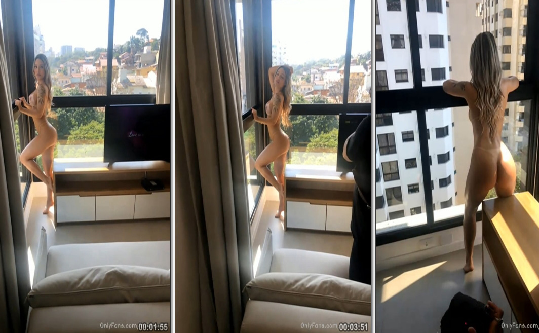 Rute Rocha, a musa do OnlyFans, se exibindo nua na sala com vista para as janelas