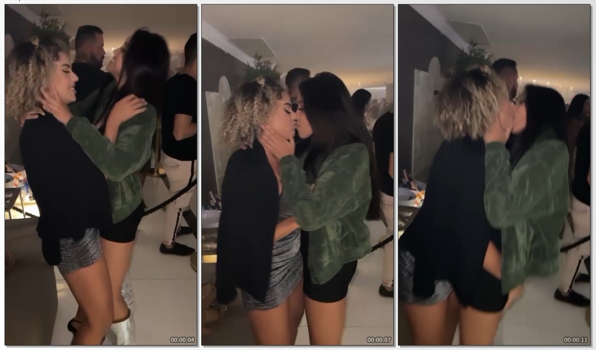 Karlyane Menezes trocando beijos com uma amiga atraente em uma festa exclusiva