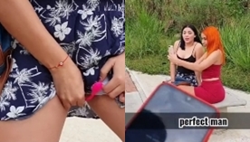 Martina Smith surpreende o namorado ao deixá-lo controlar um vibrador em sua buceta por meio do celular, levando-a ao clímax