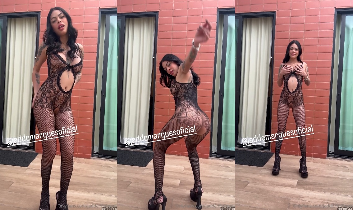 Jadde Marques dançando de forma sensual com a postura provocativa