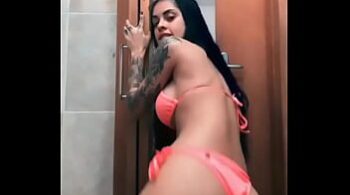 Tati Zaqui pelada