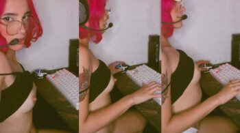 Lulu, aquela jogadora que adora se exibir na internet, está fazendo uma live jogando com decote generoso