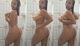 Francielly Tavares, uma morena gostosa do bundão grande, aparece nua tomando banho cheia de vontade