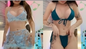 Babi Palomas, a loirinha gostosa, trocando de roupa e exibindo seu corpo sexy