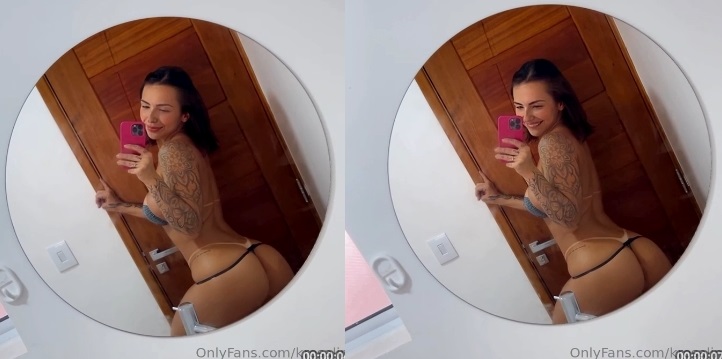 Confira a Karol Rosalin aprontando no espelho do OnlyFans de graça, toda selvagem!