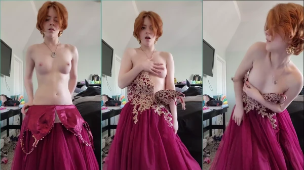 A garota ruiva Willow Trie mostra seus peitos bonitos com mamilos rosados ao tirar o vestido