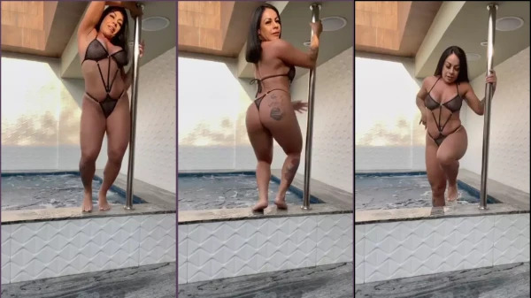 Melissa Pitanga dando um show de sensualidade no pole dance para seu parceiro no motel