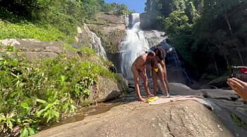 Ana schutz video na cachoeira