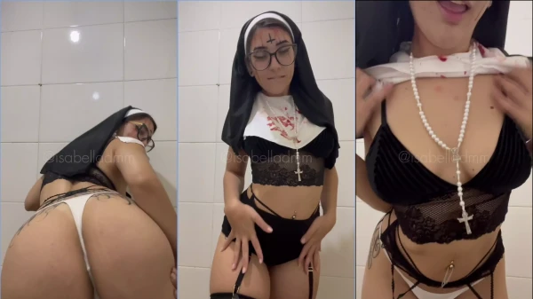 Freira Isabella DMM arrasando no rebolado ao som de funk com uma calcinha bem cavada