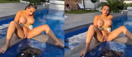 Iamamilechera está na OnlyFans de graça, fazendo strip e se tocando na piscina