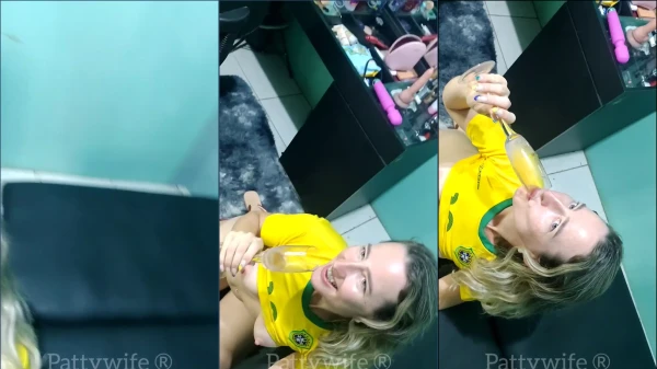 Patty, a esposa, fazendo um sexo oral e bebendo vinho, bem safada