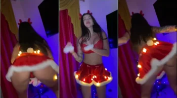 Mc Pipokinha arrasando com uma performance especial de natal onde ele dança de forma animada vestido de mamãe noel