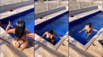 Alejandra Quiroz arrasa tomando sol de biquíni na piscina com o modelo cavado!