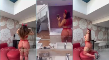 Jana Jenner arrasando no motel com uma fantasia de diabinha